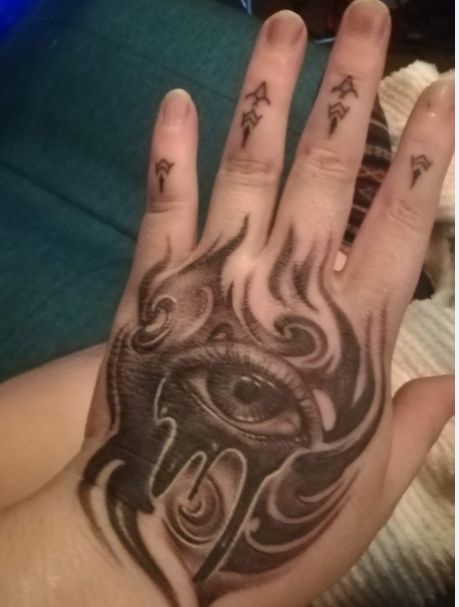 初のタトゥー左手甲