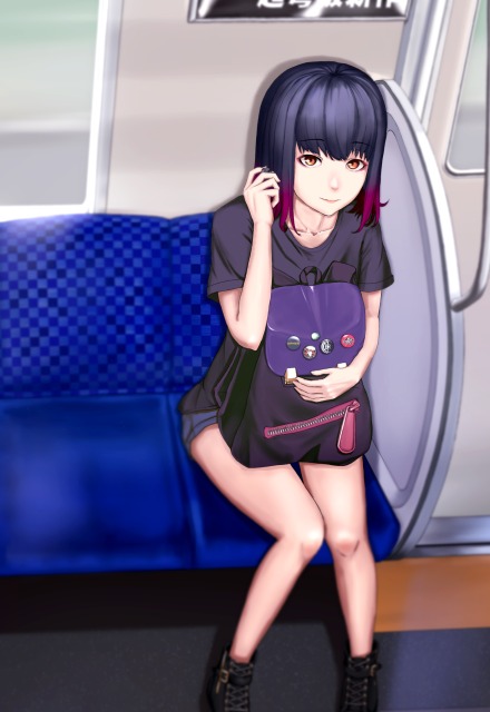 電車の中の女の子。
