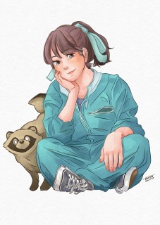 つなぎの女の子とたぬき