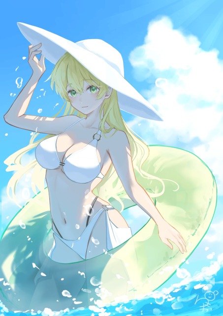 白い水着